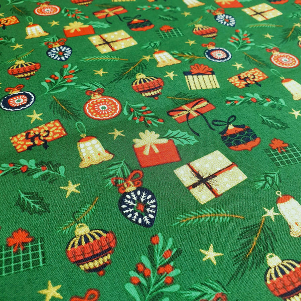 Weihnachtsbaumwolle – CHRISTMAS FANTASY GREEN BACKGROUND – Mindestzuschnitt oder Vielfaches von 25 x 140 cm