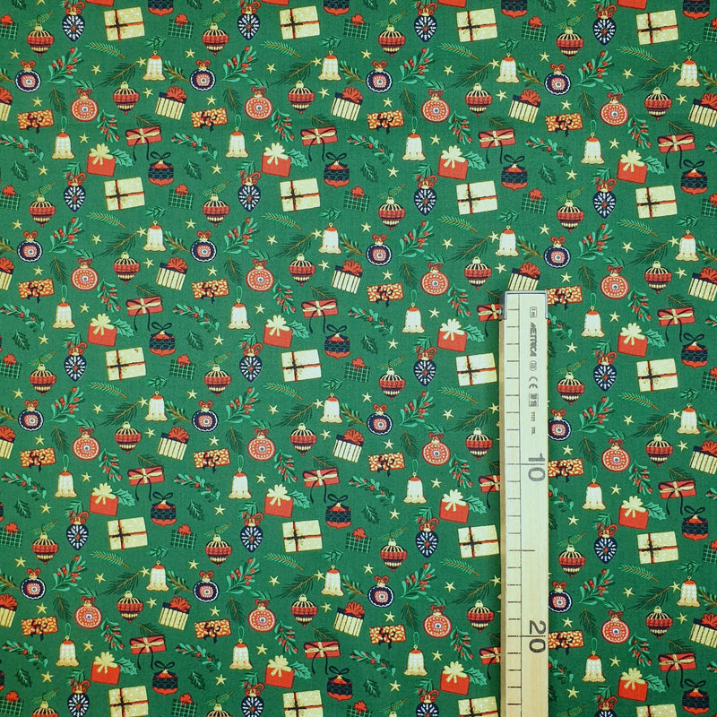 Coton de Noël - CHRISTMAS FANTASY FOND VERT - coupe minimum ou multiples de 25 x 140 cm