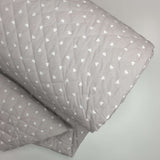 Matelassé en toile de coton double face - COEURS GRIS ET BLANCS - coupe minimum ou multiples de 25 x 140 cm